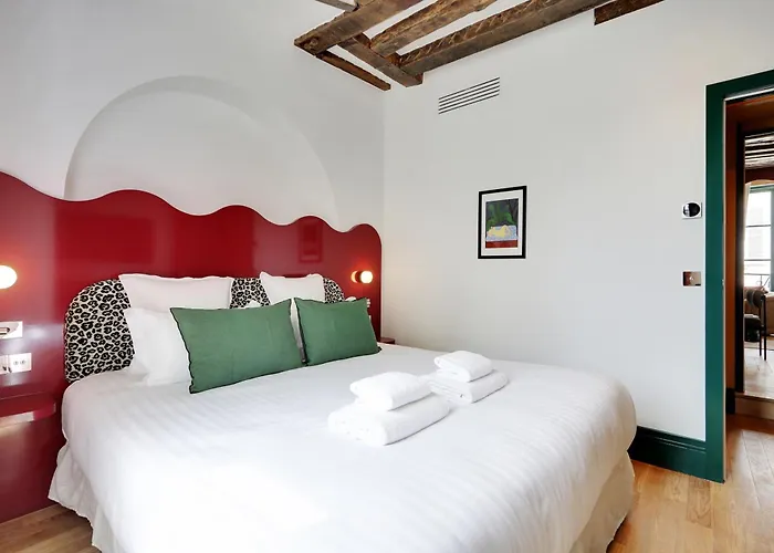 Paris Home Collection Serviced Apartments In Notre Dame - Rue Savoie