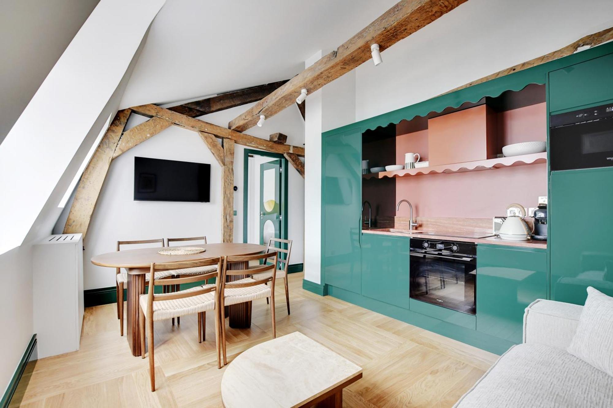Collection Serviced In Notre Dame - Rue Savoie * Parigi