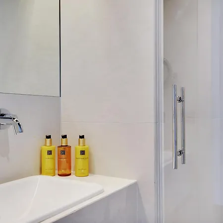 Paris Home Collection Serviced Apartments In Notre Dame - Rue Savoie Exterior photo