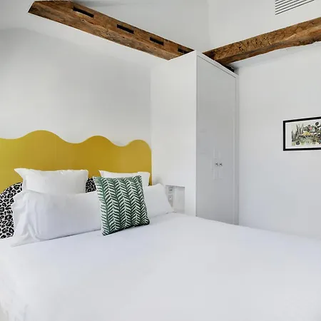 Paris Home Collection Serviced Apartments In Notre Dame - Rue Savoie Exterior photo